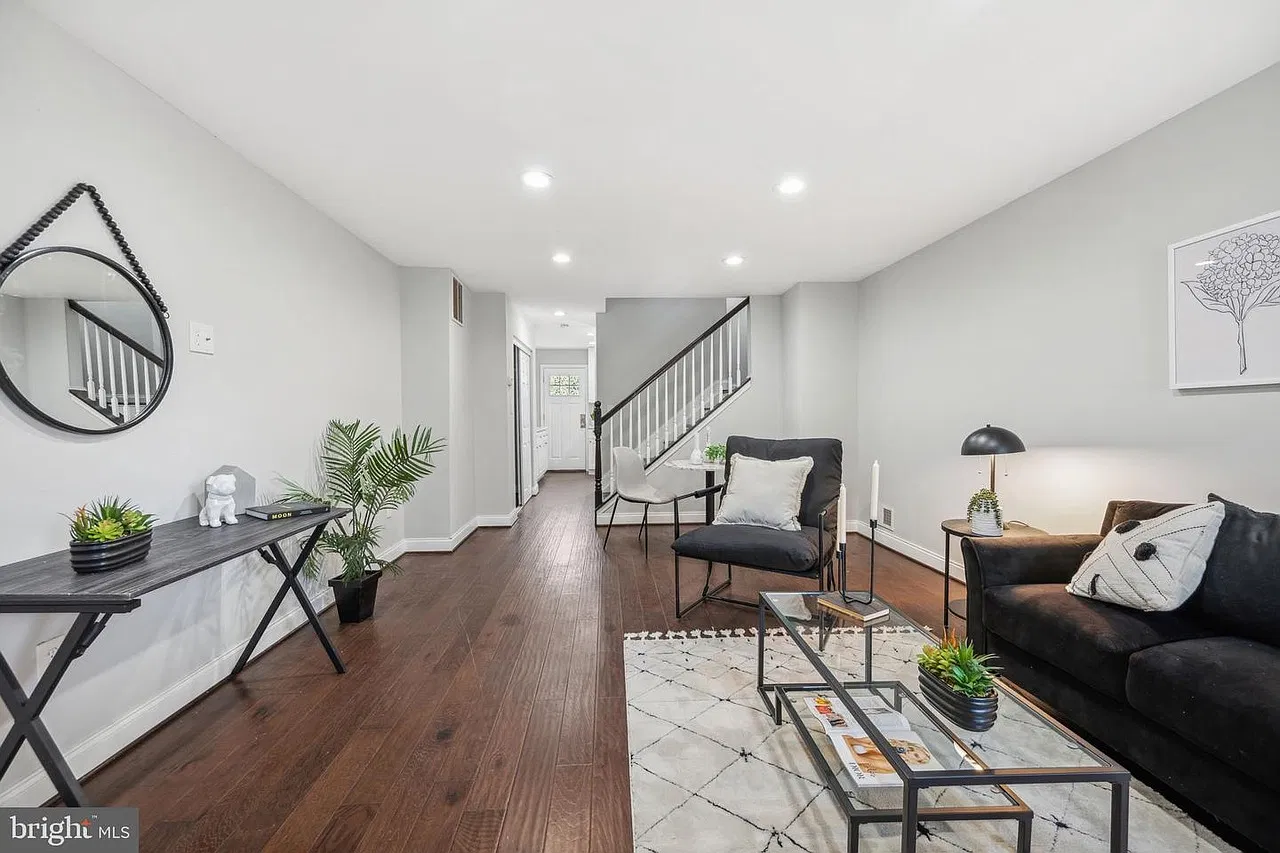 3 bed, 2109 sqft, $2,300 — Photo 2