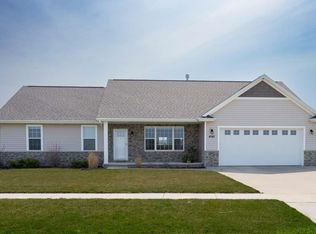 4545 Cottonwood Ln, De Pere, WI 54115