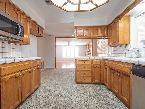 3rd image of 2644 W Sunnyside Ct