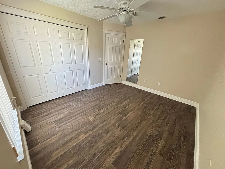 20 Clarendon Ct N — Photo 23