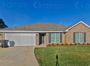 72 Joshua Cir, Elmore, AL 36025