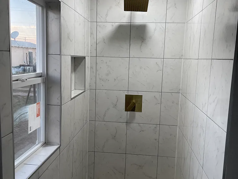 1409 E Wall St — Photo 1