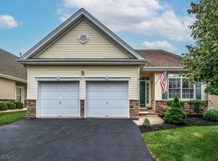 4 Spader Way, Somerset, NJ 08873