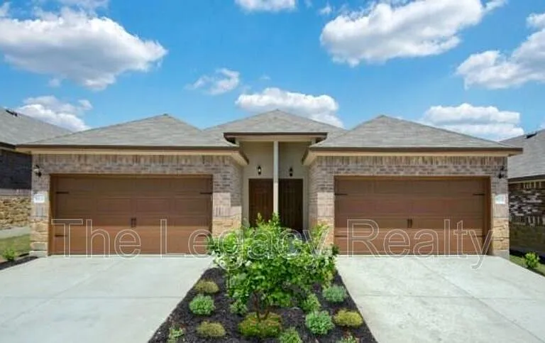 337 Emma Dr — Photo 1