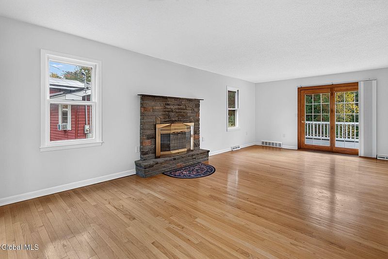 3rd image of 13 Farmingdale Road