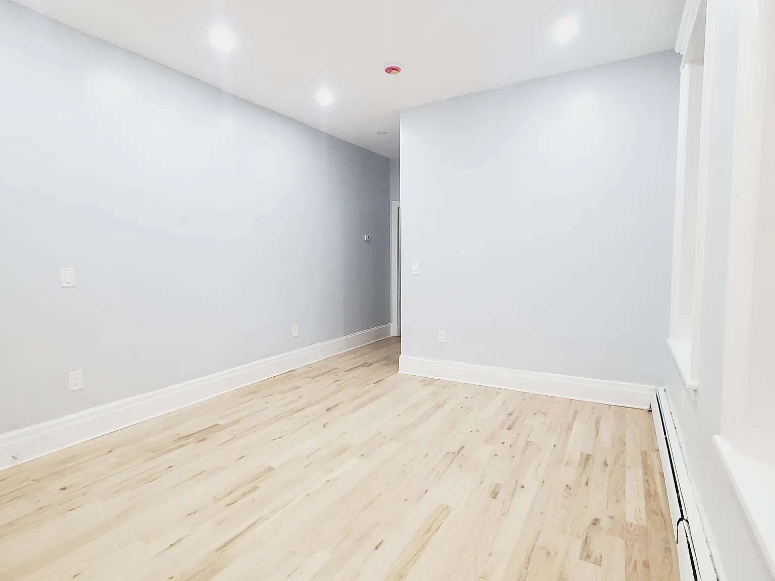 3 bed, 1000 sqft, $2,595 — Photo 4