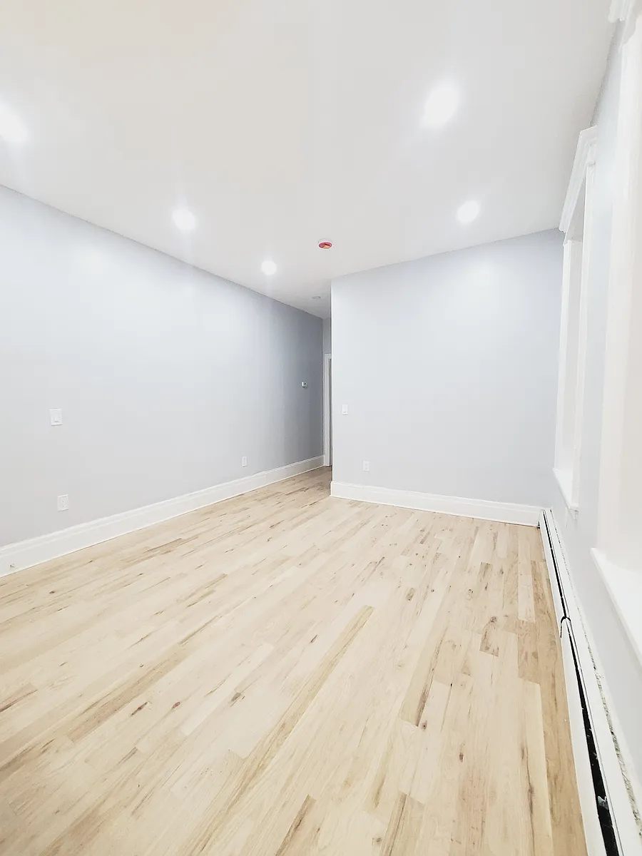 Building Photo - 81 Bostwick Ave #2R