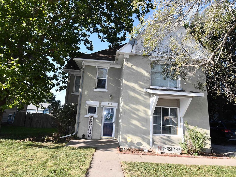 1st image of 119 E 5th St