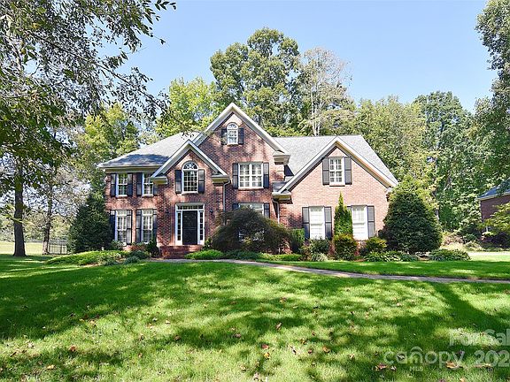 2nd image of 214 Forest Glen Dr