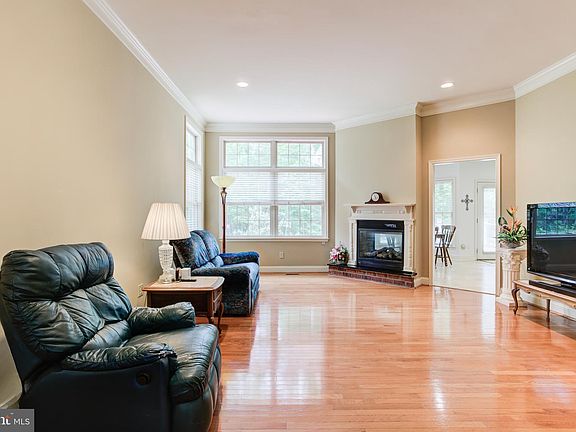 3rd image of 103 Dogwood Ct