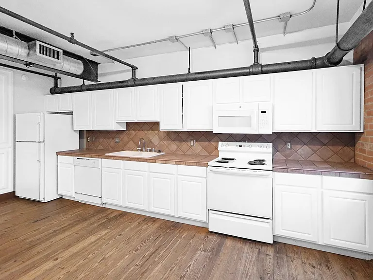 1011 Wood St #201 — Photo 6
