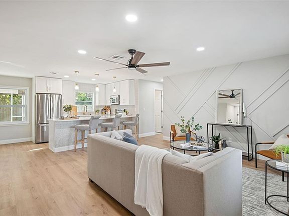 3rd image of 2206 Lauren Cir