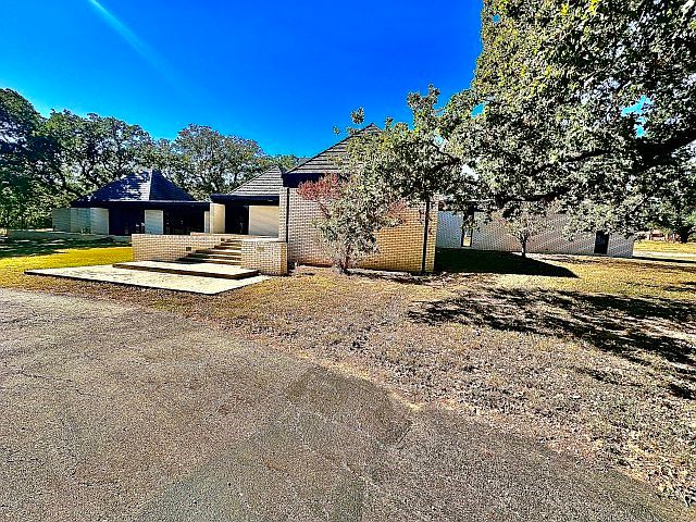 1st image of 424 S Comanche Dr