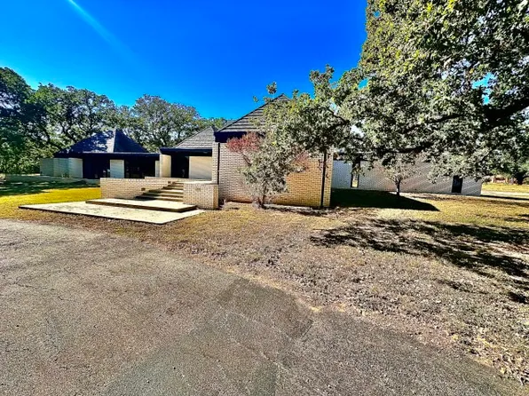 424 S Comanche Dr, De Leon, TX 76444