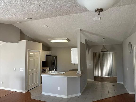 5th image of 40604 Central Ave