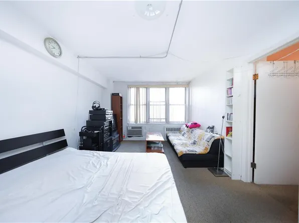 1625 Emmons Avenue image 13 of 32