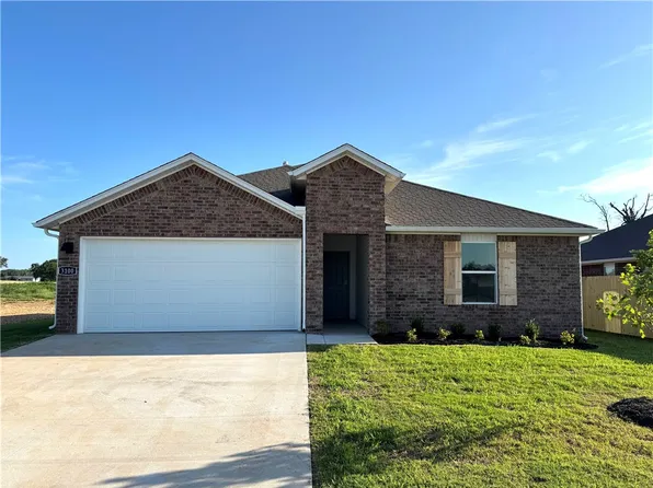 3100 Laredo Ln, Gravette, AR 72736
