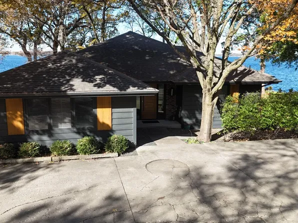 3019 1st St, West Okoboji, IA 51351