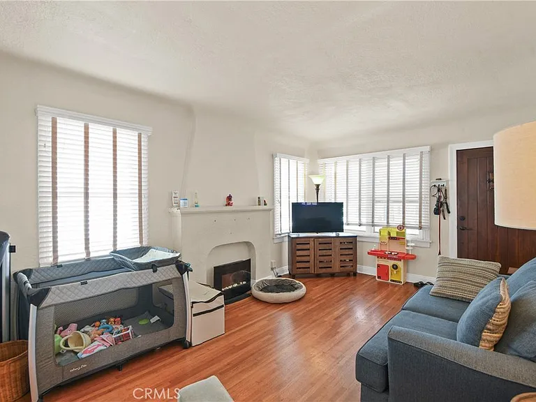 1466 W Santa Cruz St — Photo 2