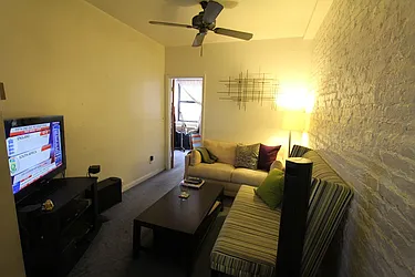 Rented by Robyn Lee, LREB