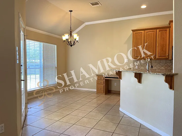 202 Desert Sky Dr — Photo 4