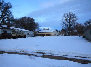 710 9th St NW, Minot, ND 58703