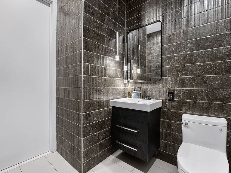 428 Van Brunt St #1 — Photo 49