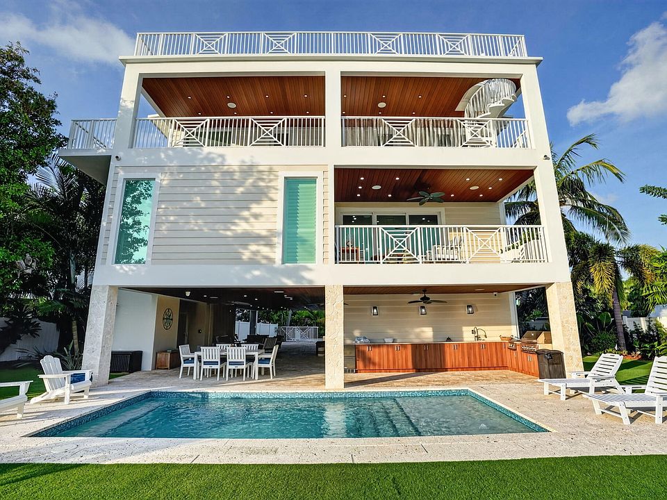 1st image of 328 S Coconut Palm Blvd