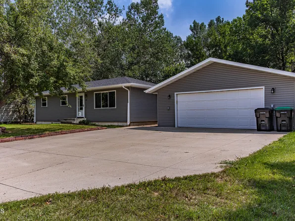 61 McDougall Dr, Bismarck, ND 58504
