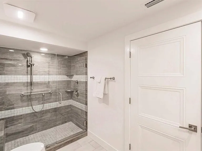 1125 W Peppertree Dr #102 — Photo 27