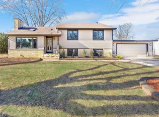 6322 Wilshire Dr, Downers Grove, IL 60516