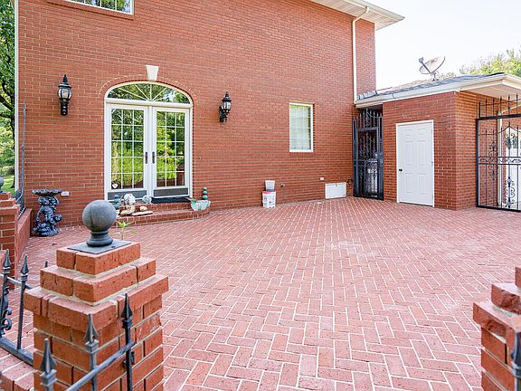 3rd image of 1612 Sunset Terrace