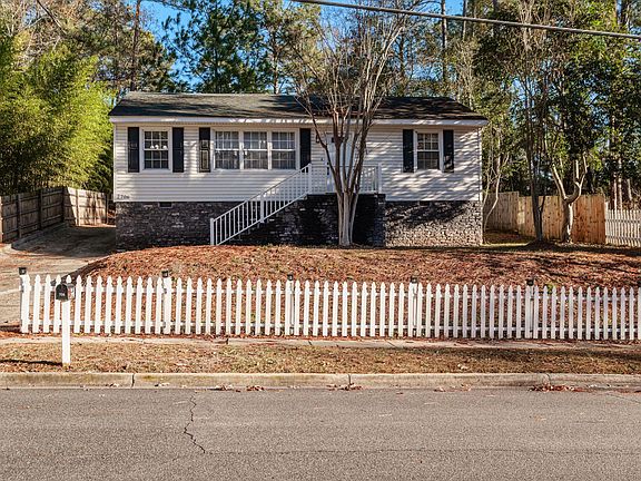 3rd image of 706 Seymour Drive