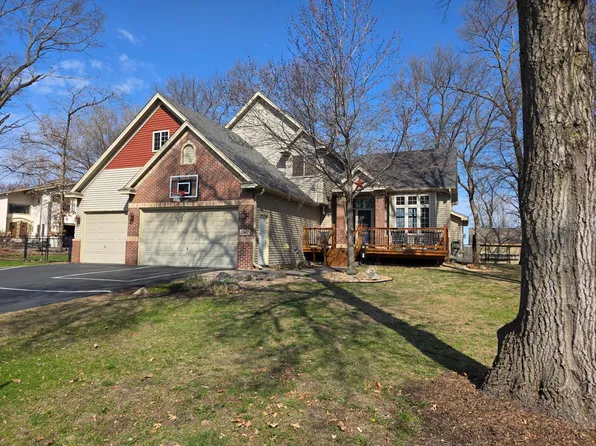 2467 Cloud Dr NE, Blaine, MN 55449