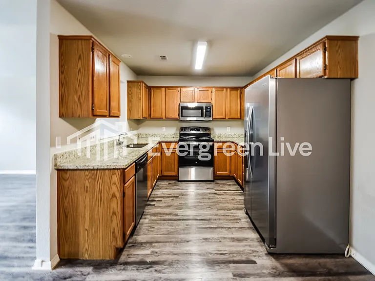 104 S Michael St — Photo 6