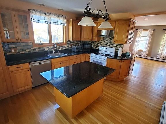 2nd image of 11 Nelson St #2