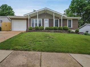 675 Green Hedge Dr, Fenton, MO