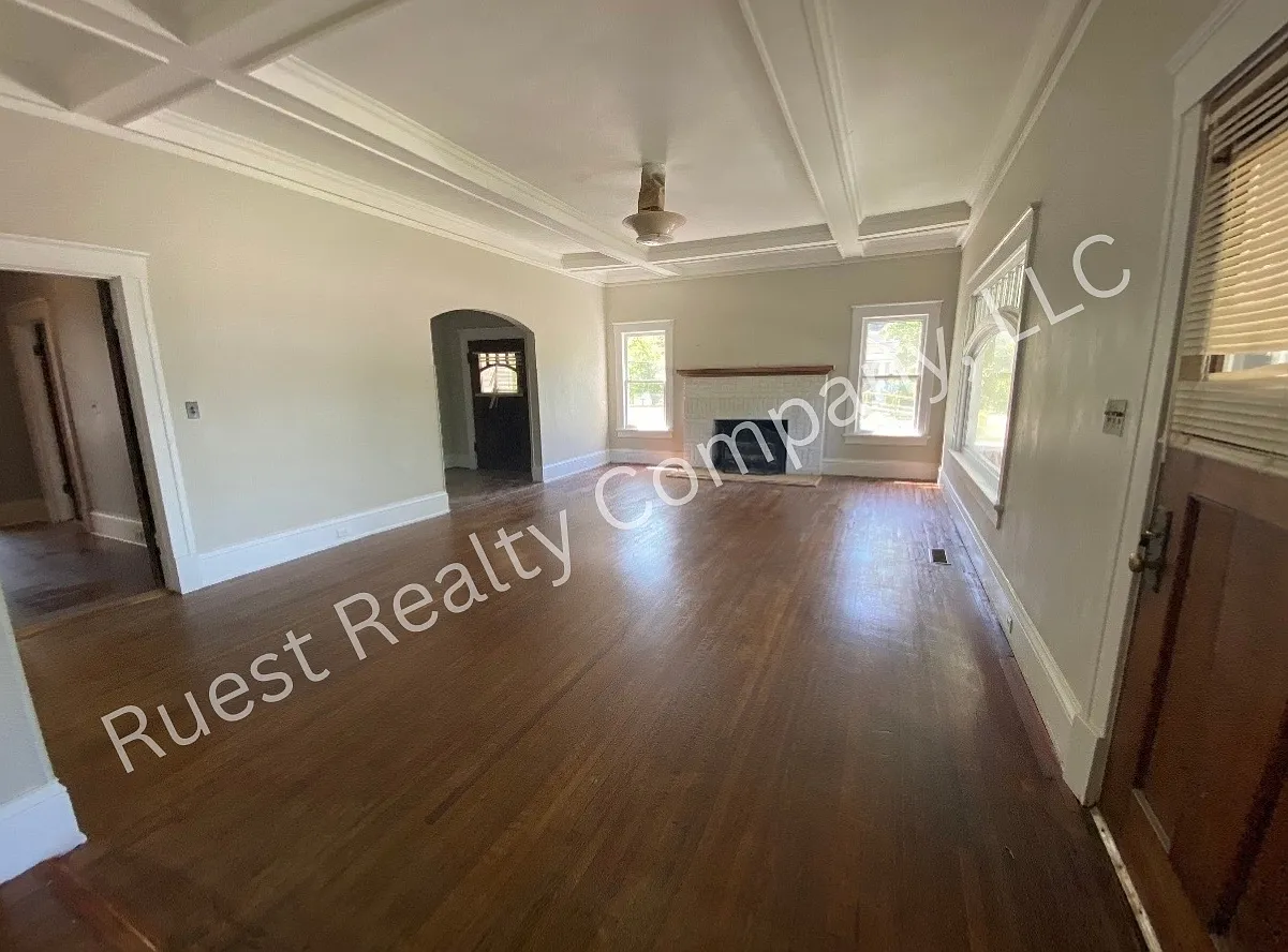 3 bed, $1,300 — Photo 3