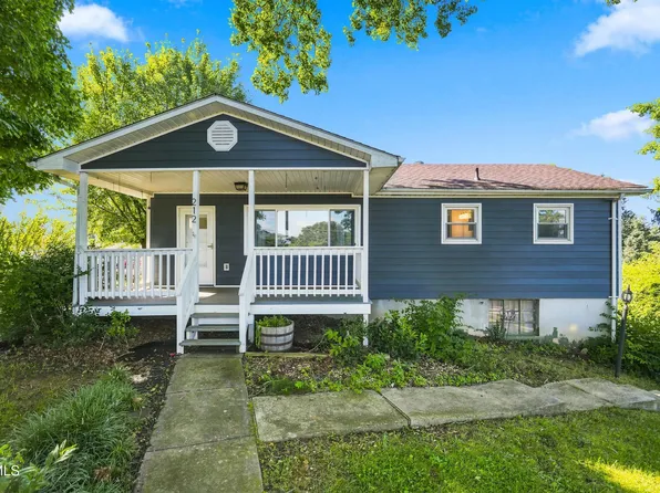 212 Hilltop Dr, Bristol, VA 24202