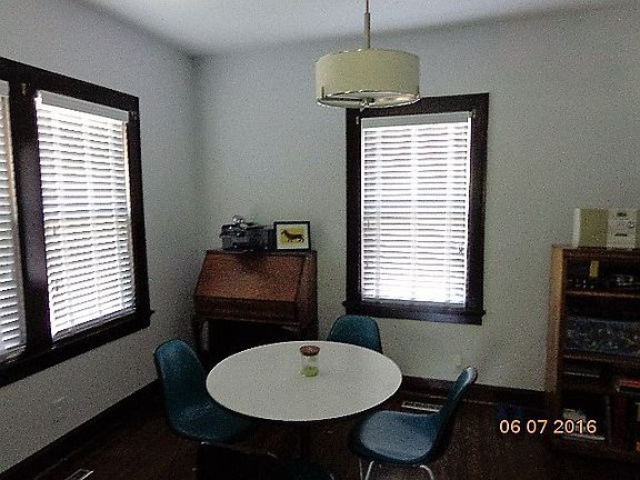 5th image of 1921 E Gum St