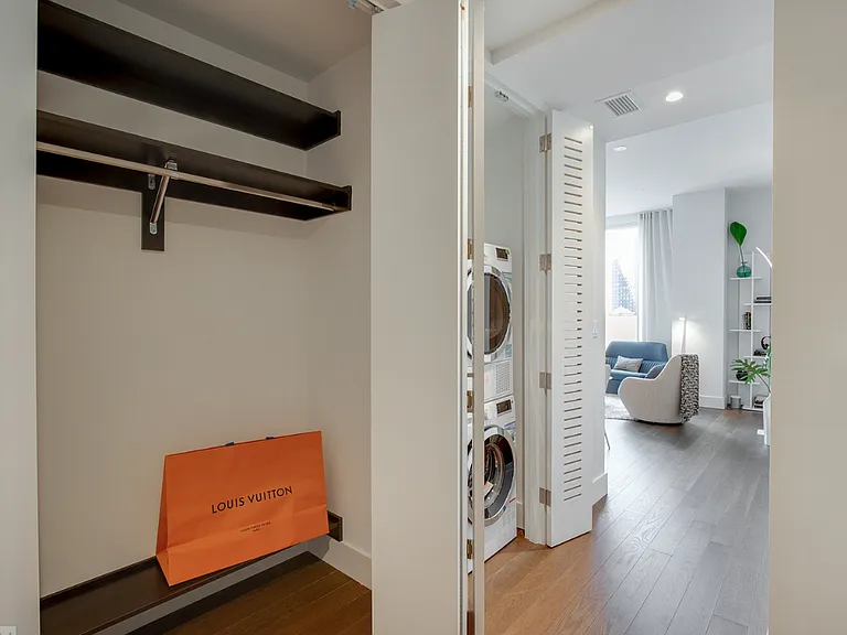 222 E 44th St #17J — Photo 11