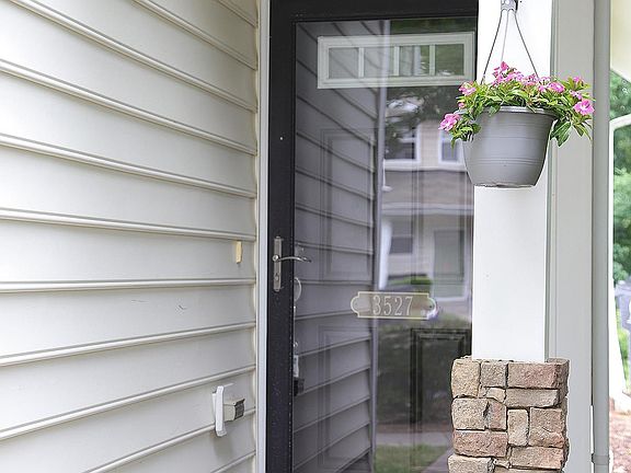 3rd image of 3527 Sugar Tree Pl