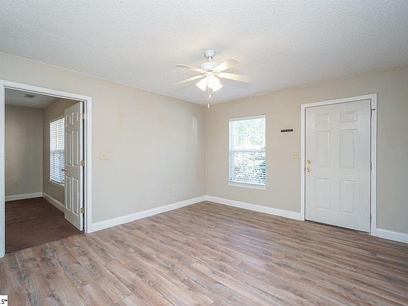 5th image of 647 Bear Dr