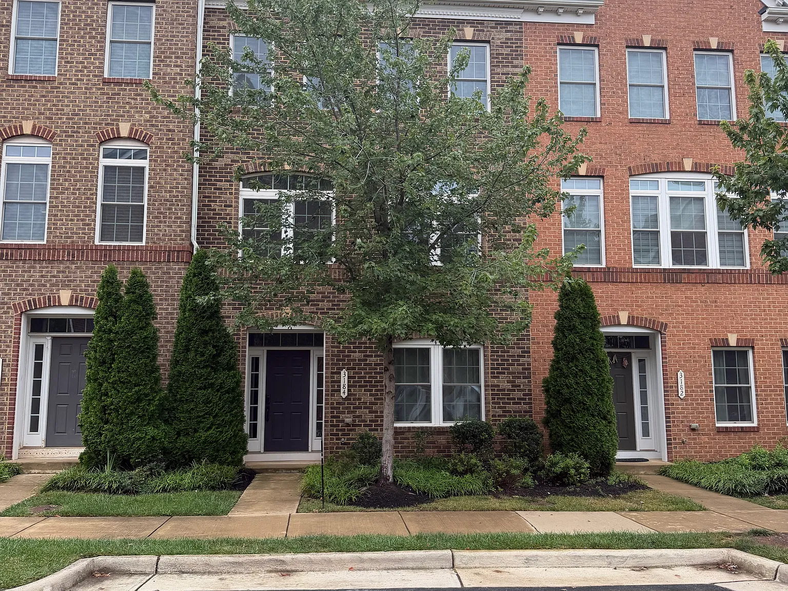 5 bed, 4.5 bath, 2090 sqft, $3,600 — Photo 3