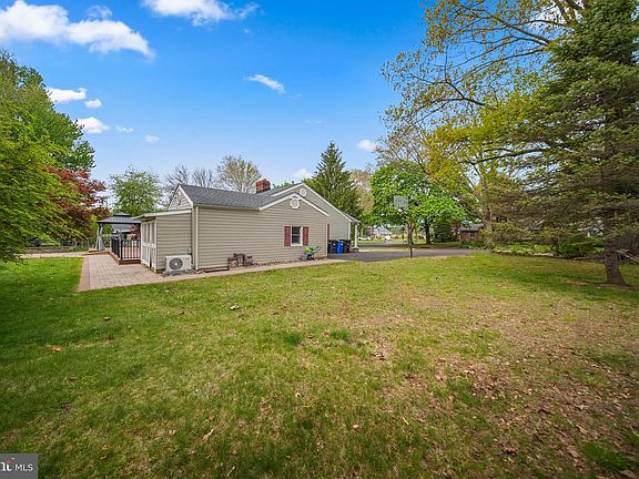 4th image of 3119 Manor Rd