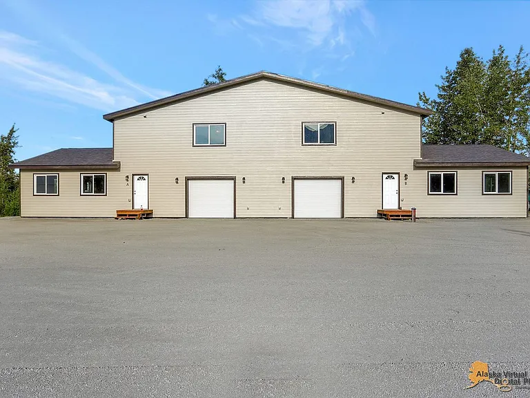 16320 E Bradford Dr — Photo 2