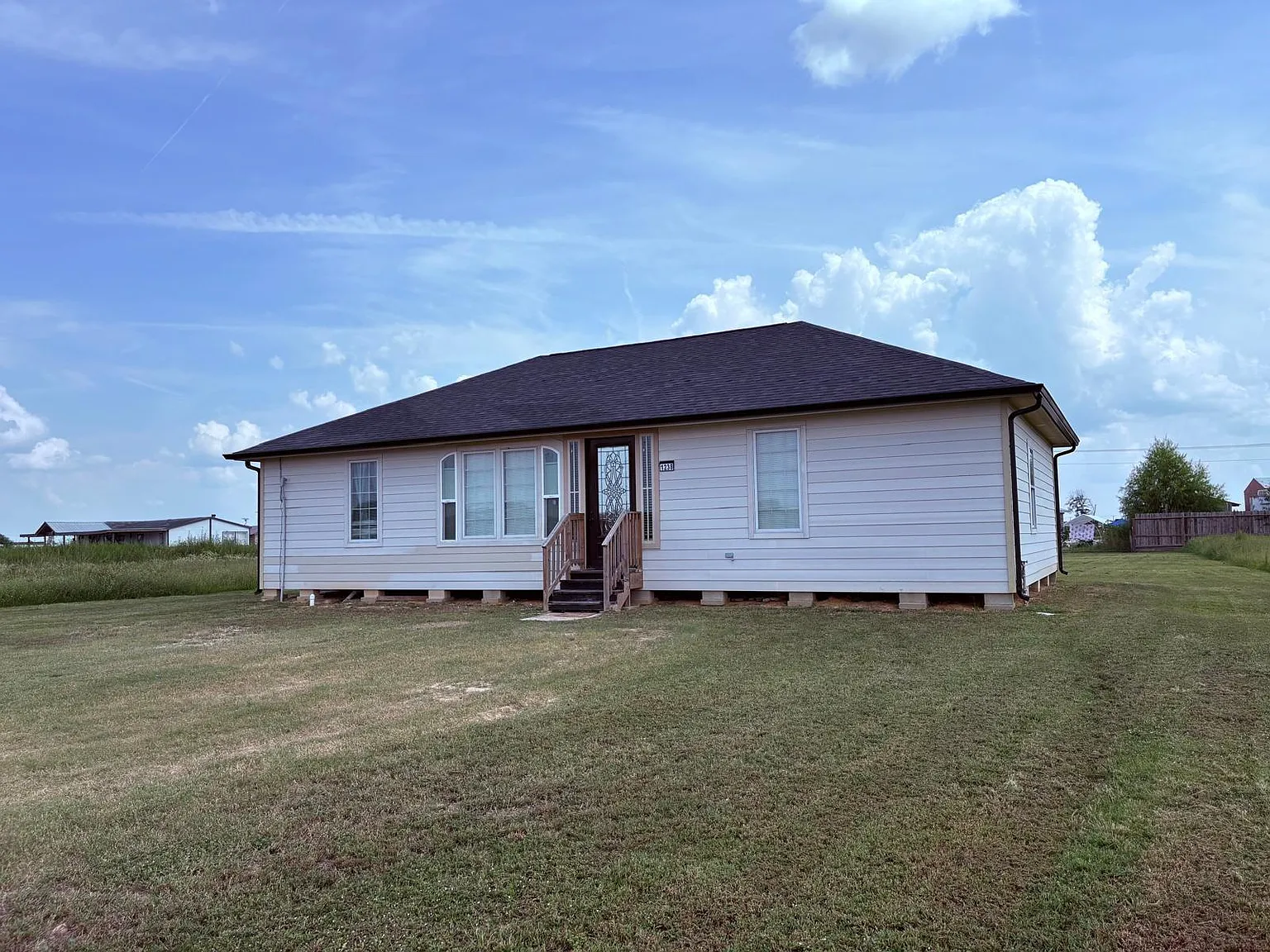 3 bed, 2.0 bath, 1560 sqft, $1,750 — Photo 2