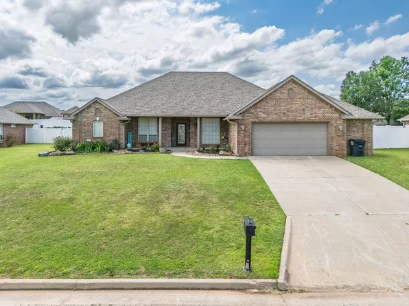 1712 Pecan Crossing Dr, Shawnee, OK 74804