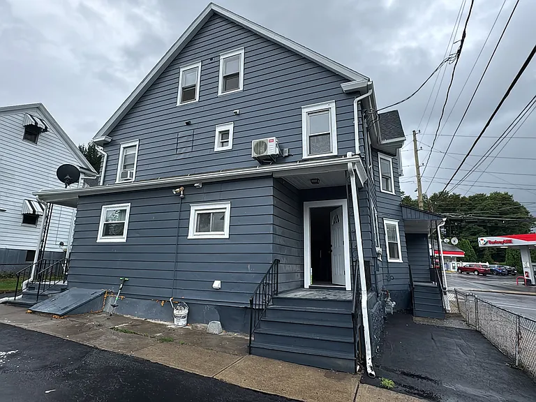 338 E Main St — Photo 24