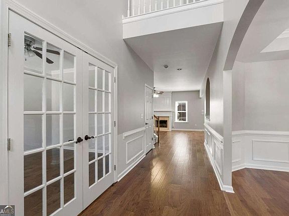 5th image of 2031 Dartmoth Way